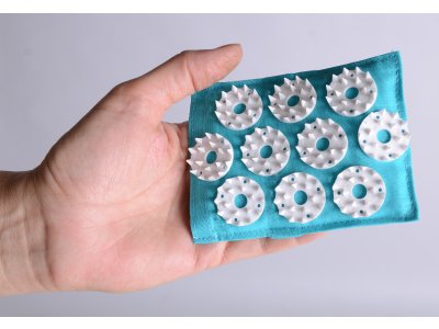  |  | A6 A small, soft Iplicator on cotton fabric