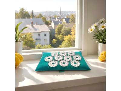  |  | A6 A small, soft Iplicator on cotton fabric